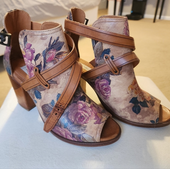 ARIAT Starlight Peep Toe Bootie In Cognac Rose Floral - Women's Size 8 - Picture 1 of 8